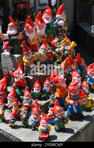 Vue au magasin de gnomes de jardin d'Appenzell en Suisse Banque D'Images