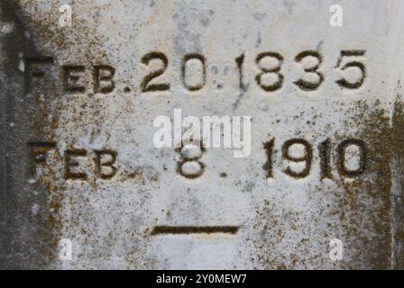 Pierres tombales historiques dans le cimetière rural de l'est du Texas. Cimetière Rucker Banque D'Images