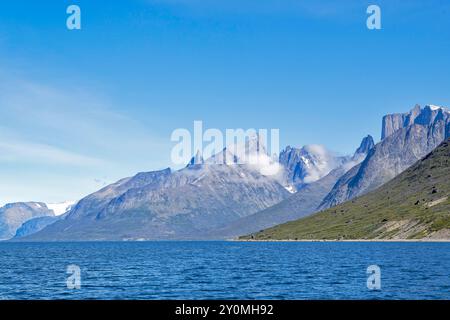 Les montagnes autour du fjord tasermiut, au Groenland, offrent de grands défis d'escalade Banque D'Images