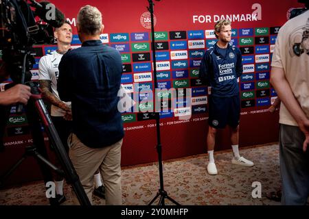 Danemark. 03 septembre 2024. L’entraîneur adjoint Daniel Agger et Morten Hjulmand s’entretiennent avec les médias au Marienlyst Strandhotel à Helsingoer, mardi 3 septembre 2024. L’équipe nationale rencontre la Suisse à Parken dans le match de la Ligue des Premières Nations de l’année. (Photo : Mads Claus Rasmussen/Ritzau Scanpix) crédit : Ritzau/Alamy Live News Banque D'Images