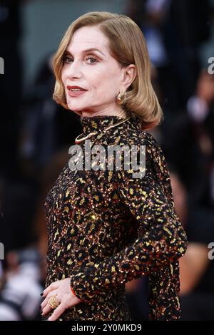 Italie, Lido di Venezia, 2 septembre 2024 : Isabelle Huppert assiste à un tapis rouge pour 'The Room Next Door' lors du 81e Festival international du film de Venise le 2 septembre 2024 à Venise, Italie. Photo © Ottavia Da Re/Sintesi/Alamy Live News Banque D'Images