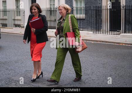 Londres. 3 septembre 2024. Bridget Phillipso (à gauche) Secrétaire d'État à l'éducation et baronne Smith de Basildon (à droite), Lord Privy Seal et leader de la Chambre des lords quitte le 10 Downing Street après la première réunion du cabinet depuis la fin des vacances d'été du parlement. Credit : Amer Ghazzal/Alamy Live News Banque D'Images