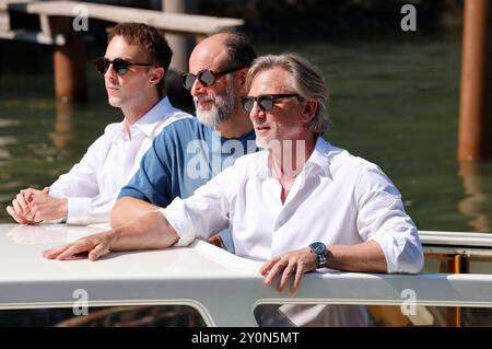 Drew Starkey, Luca Guadagnino und Daniel Craig BEI der Ankunft am Pier des Palazzo del Cinema auf der Biennale di Venezia 2024 / 81. Internationale Filmfestspiele von Venedig. Venedig, *** Drew Starkey, Luca Guadagnino et Daniel Craig arrivant à l'embarcadère du Palazzo del Cinema à la Biennale di Venezia 2024 81 Festival International du film de Venise, Foto:xD.xBedrosianx/xFuturexImagex craig 4933 Banque D'Images