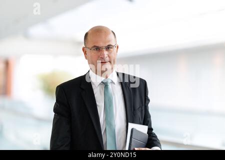 Munich, Allemagne. 03 septembre 2024. Albert Füracker (CSU), ministre bavarois des Finances, arrive pour une réunion de cabinet à la Chancellerie d’État bavaroise à Munich (Bavière) le 3 septembre 2024. Crédit : Matthias Balk/dpa/Alamy Live News Banque D'Images