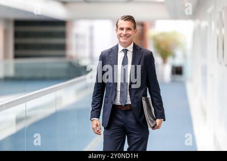 Munich, Allemagne. 03 septembre 2024. Eric Beißwenger (CSU), ministre bavarois de l'Europe, arrive pour une réunion du Cabinet à la Chancellerie d'État bavaroise à Munich (Bavière) le 3 septembre 2024. Crédit : Matthias Balk/dpa/Alamy Live News Banque D'Images