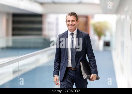 Munich, Allemagne. 03 septembre 2024. Eric Beißwenger (CSU), ministre bavarois de l'Europe, arrive pour une réunion du Cabinet à la Chancellerie d'État bavaroise à Munich (Bavière) le 3 septembre 2024. Crédit : Matthias Balk/dpa/Alamy Live News Banque D'Images