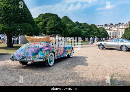 Mercedes-Benz 220A Cabriolet 1952 peint par Hiro Yanagata au concours d'élégance Hampton court Palace Londres UK 2024 Banque D'Images