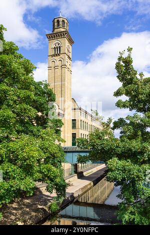 Moulin à sels New Mill sur le canal de Leeds et Liverpool Saltaire Village Bradford, West Yorkshire Angleterre Royaume-Uni GB Europe Banque D'Images