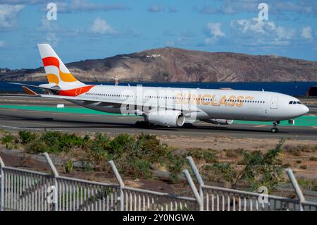 Airbus A330 de la compagnie aérienne Sunclass à l'aéroport de Gran Canaria, Gando. Banque D'Images