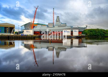 Le futur HMS Cardiff (F89), la deuxième des huit frégates de type 26 construites par BAE Systems à Glasgow pour la Royal Navy - août 2024. Banque D'Images