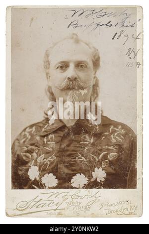 Image de carte de cabinet du showman américain William 'Buffalo Bill' Cody 1894 (1846-1917) Banque D'Images