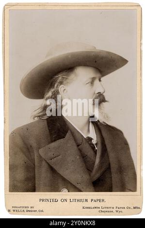 William F. 'Buffalo Bill' Cody portrait de studio de profil, carte de cabinet, circa 1893 Banque D'Images