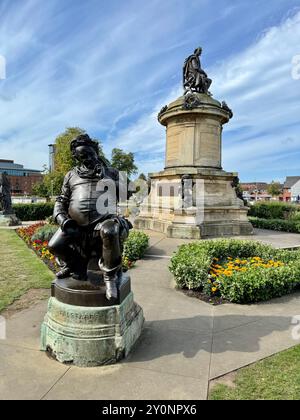 La statue de Falstaff près du mémorial Gower dans les jardins de Bancroft. Banque D'Images