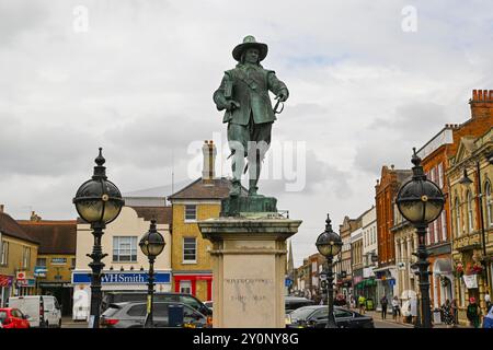 Statue du parlementaire du XVIIe siècle et Lord protecteur, Oliver Cromwell à St Ives dans le Cambridgeshire, Angleterre, Royaume-Uni. Banque D'Images