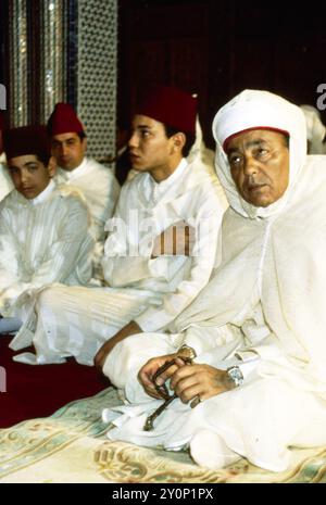 Marzo 1985 Archivio Storico Olycom/LaPresse Hassan II (Rabat, 9 luglio 1929 – Rabat, 23 luglio 1999) è stato re del Marocco dal 1961 fino alla sua morte, quando gli è success to il figlio Muhammad VI. Apparteneva alla dinastia alawide. Nella Foto : Re Hassan II di Marocco visita il Sahara sur la photo : le roi Hassan II du Maroc visite le Sahara Banque D'Images