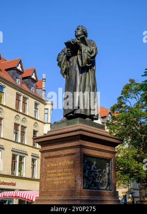 Statue de Martin Luther avec Bible ouverte, place de la colère, Erfurt, Allemagne Banque D'Images