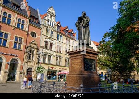 Statue de Martin Luther avec Bible ouverte, place de la colère, Erfurt, Allemagne Banque D'Images