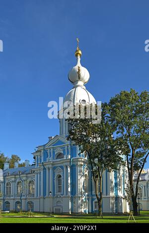 Église d'Alexandre Nevski au monastère de Smolny (couvent de la Résurrection Novodevichy) à Pétersbourg, Russie Banque D'Images