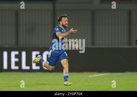 Dino Hotic de Lech Poznan célèbre après avoir marqué un but lors du match de football de la Ligue polonaise PKO BP Ekstraklasa 2024/2025 entre Stal Mielec et Lech Poznan au stade Municipal. Score final ; Stal Mielec 0:2 Lech Poznan. Banque D'Images