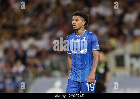 Bryan Fiabema de Lech Poznan vu lors du match de football de la Ligue polonaise PKO BP Ekstraklasa 2024/2025 entre Stal Mielec et Lech Poznan au stade Municipal. Score final ; Stal Mielec 0:2 Lech Poznan. Banque D'Images