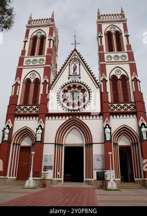 Basilique du Sacré cœur, Pondichéry, Tamil Nadu, Inde. Basilique du Sacré-Cœur de Jésus de Pondichéry), située sur le boulevard sud du Pô Banque D'Images