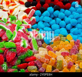 Malaga, Espagne. Bonbons affichés dans une vitrine Banque D'Images