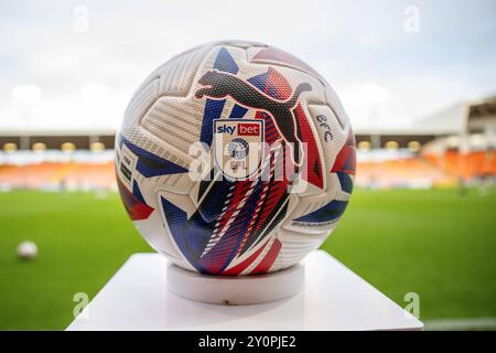 Match ball devant le Bristol Street Motors Trophy match Blackpool vs Crewe Alexandra à Bloomfield Road, Blackpool, Royaume-Uni, le 3 septembre 2024 (photo Craig Thomas/News images) Banque D'Images