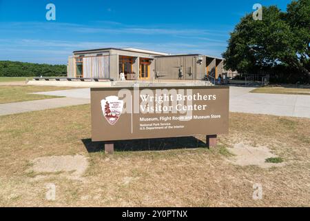 Kitty Hawk, Caroline du Nord - 1er septembre 2024 : panneau d'entrée au Wright Brothers National Memorial Visitor Center Banque D'Images
