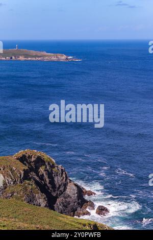 Valdoviño ou Une plage de Frouxeira, un large espace où il y a de la place pour la baignade, le surf, le bodyboard et de longues promenades Banque D'Images