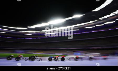 Vue générale de la finale masculine du 1500m T54 lors du para Athlétisme au stade de France le sixième jour des Jeux paralympiques d'été de Paris 2024. Date de la photo : mardi 3 septembre 2024. Banque D'Images