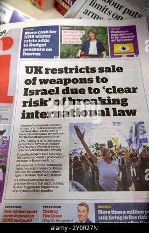 "Le Royaume-Uni restreint la vente d'armes à Israël en raison d'un "risque évident" de violation du droit international" i titre du journal page de couverture 3 septembre 2024 Londres Royaume-Uni Banque D'Images