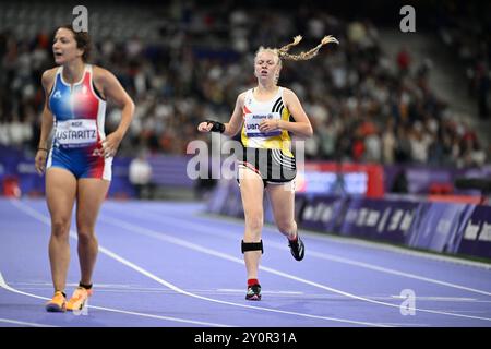 Paris, France. 03 septembre 2024. L’athlète paralympienne belge Selma Van Kerm termine la finale du 400m féminin dans la catégorie T37 de la compétition para Athlétisme, le jour 7 des Jeux paralympiques d’été 2024 à Paris, France, le mardi 03 septembre 2024. Les 17èmes Jeux Paralympiques se déroulent du 28 août au 8 septembre 2024 à Paris. BELGA PHOTO LAURIE DIEFFEMBACQ crédit : Belga News Agency/Alamy Live News Banque D'Images