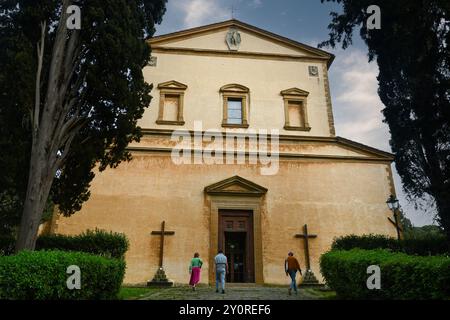 Escalier d'entrée et façade de l'église de San Salvatore al Monte, Florence, Toscane, Italie Banque D'Images