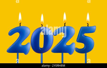 Bonne année 2025 - bougies sous la forme de numéros allumés Banque D'Images