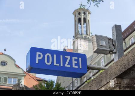 Signe avec l'inscription Polizei sur la façade du quartier général de la police de Munich, Bavière, Allemagne, Europe Banque D'Images