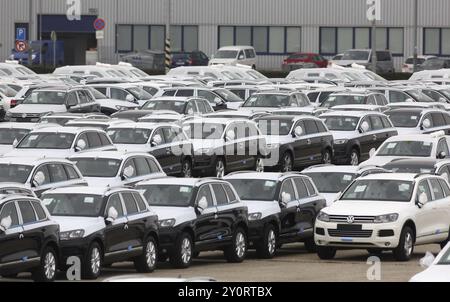 Bratislava, 05.10.2010, VW Touareg et Audi Q7 véhicules utilitaires sport attendent leur livraison à l'usine Volkswagen AG de Bratislava, Slovaquie, Slovaquie Banque D'Images