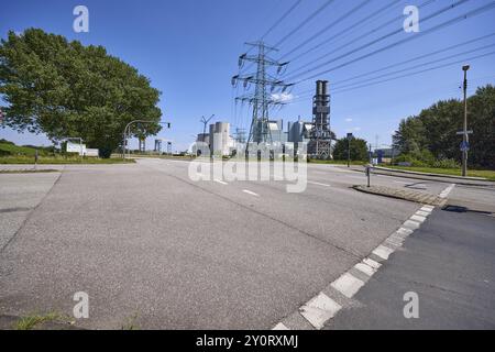 Carrefour routier et la centrale électrique de Moorburg avec pylône à haute tension dans le district de Moorburg, ville libre et hanséatique de Hambourg, ville hanséatique, Banque D'Images