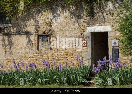 Entrée Chapelle des Moines, chapelle des moines, chapelle d'un ancien prieuré collégial cluniaque, Berze-la-ville, Département Saône-et-Loire, Bourgogne, Banque D'Images