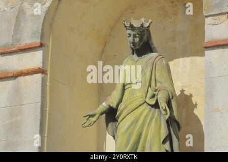 Madone avec halo, couronne, détail, Saint-Paul-trois-Châteaux, St, figurine de Madone, détail, couronne, mur de pierre, Saint-Paul-trois-Châteaux, Drome, Drome, T. Banque D'Images