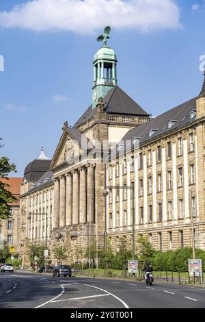 Bâtiment du gouvernement du district de Duesseldorf, sur Cecilienallee, bâtiment administratif, Duesseldorf, Rhénanie-du-Nord-Westphalie, Allemagne, Europe Banque D'Images