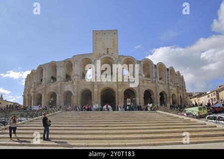 Escalier de l'amphithéâtre, touristes, visiteurs, repère, escalier, Arles, Provence, Bouches-du-Rhône, Camargue, Provence, France, Europe Banque D'Images