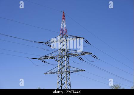 Pylône de puissance sur l'autoroute, Bavière, Allemagne, Europe Banque D'Images