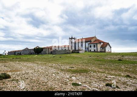 Le sanctuaire complexe Santuario de Nossa Senhora do Cabo Espichel, qui comprend l'église encore en usage aujourd'hui, situé à l'ouest de Sesimbra, Port Banque D'Images