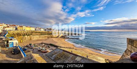 La Praia dos Pescadores, plage de pêcheurs dans le village d'Ericeira près de Lisbonne, Portugal Banque D'Images