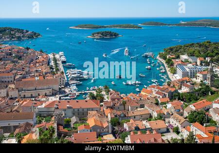 Île de Hvar, Croatie. Vue aérienne de la vieille ville. Banque D'Images