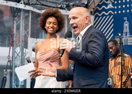 Diona Bathily und Kai Wegner beim 22. Berliner Hoffest am Roten Rathaus. Berlin, 03.09.2024 *** Diona Bathily et Kai Wegner au 22 Berlin court Festival at Rotes Rathaus Berlin, 03 09 2024 Foto:xS.xZeitzx/xFuturexImagex hoffest 4911 Banque D'Images