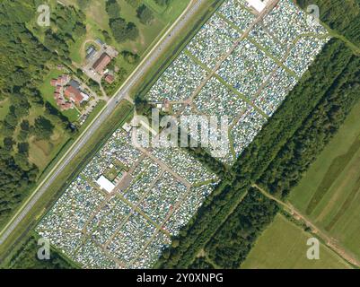 Terrain de camping au festival de musique à Biddingshuizen, pays-Bas. Banque D'Images