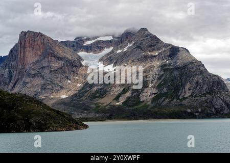 montagne dans le son prince christian, groenland Banque D'Images