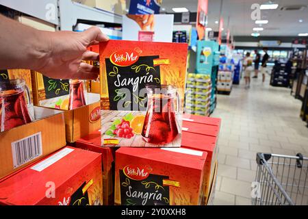 Poinçon de sangria à vendre dans une épicerie Banque D'Images