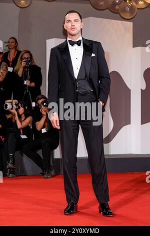 Venise, Italie. 31 août 2024. Nicholas Hoult assiste à un tapis rouge pour le film « The Order » lors du 81e Festival international du film de Venise. (Photo de Stefano Costantino/SOPA images/Sipa USA) crédit : Sipa USA/Alamy Live News Banque D'Images